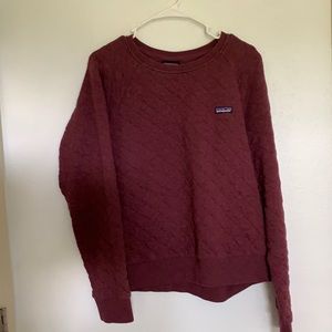 maroon quilted patagonia pullover